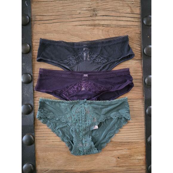 Victoria's Secret Body By Victoria Soft Satin Hiphugger Panty sz XS New - Picture 2 of 4